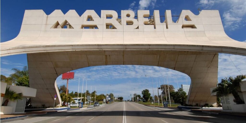Marbella is een prachtige plaats om een huis te kopen aan de Costa del Sol.